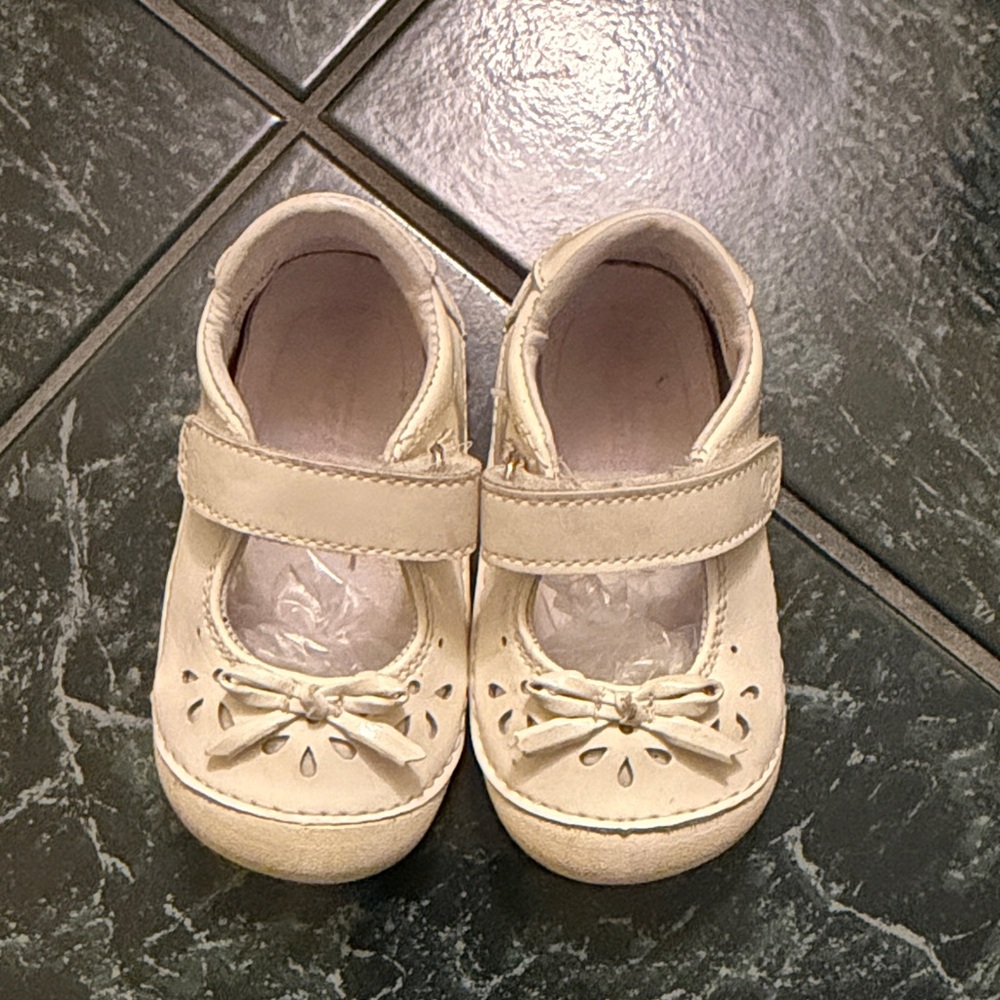 Stride Rite Cream Mary Jane Shoes with Bow Accent
